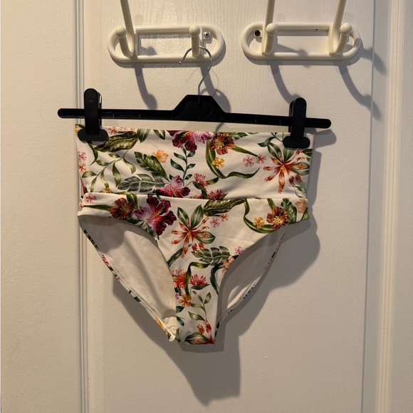 Bikini Bundle - Picture 2 of 11